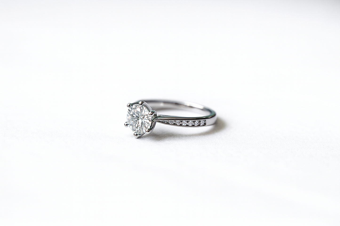 The Aurora Pavé Moissanite Ring – 1 Carat | 925 Sterling Silver / Gold Plated (Sizes 4 – 9)